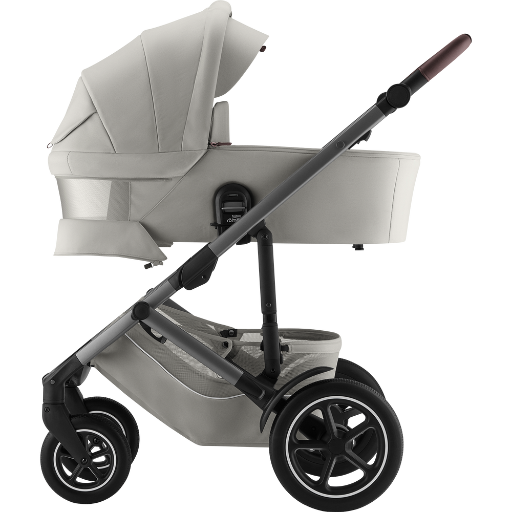 05_SMILE_5Z_LinenGrey_CalmGrey_BrownHandle_01_HardCarrycot_VentilationWindow_2025_72dpi_2000x2000.png