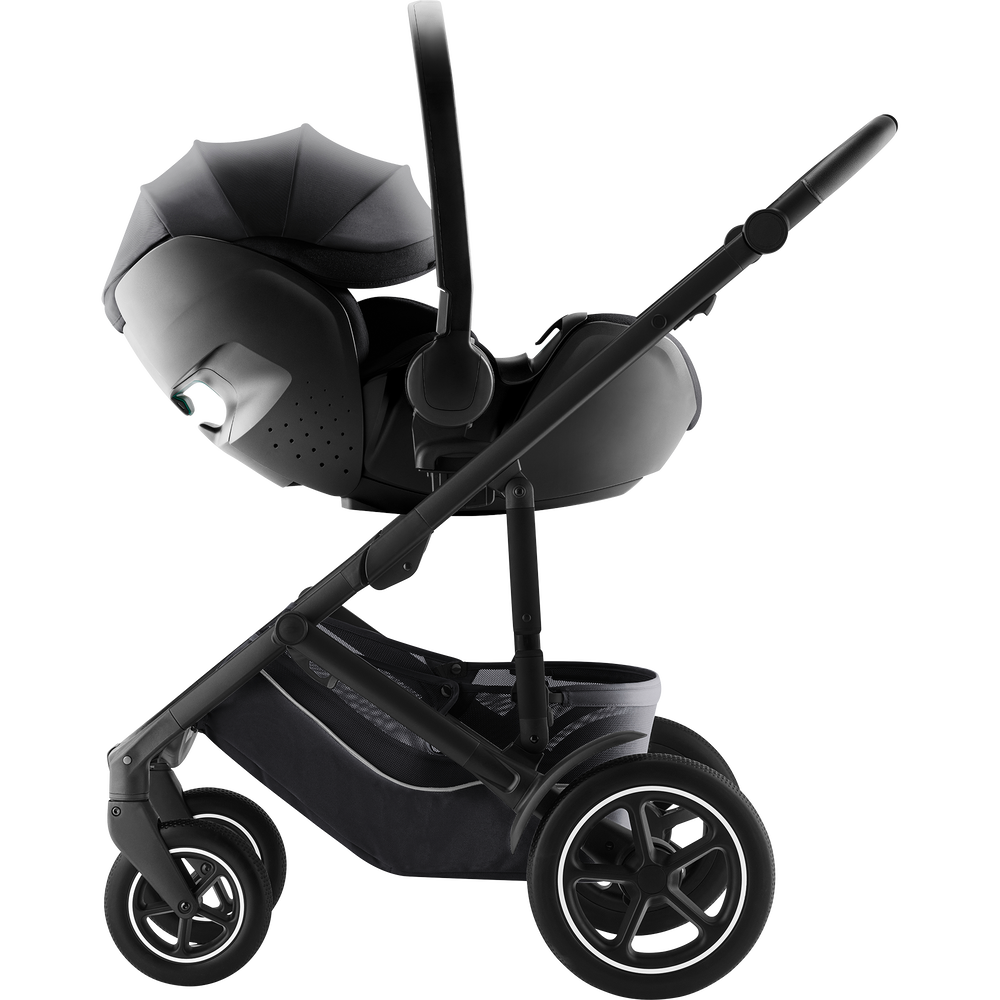 08_BABY-SAFE_PRO_CarbonBlack_01_Recline_SMILE_5Z_BlackHandle_2025_72dpi_2000x2000px.png