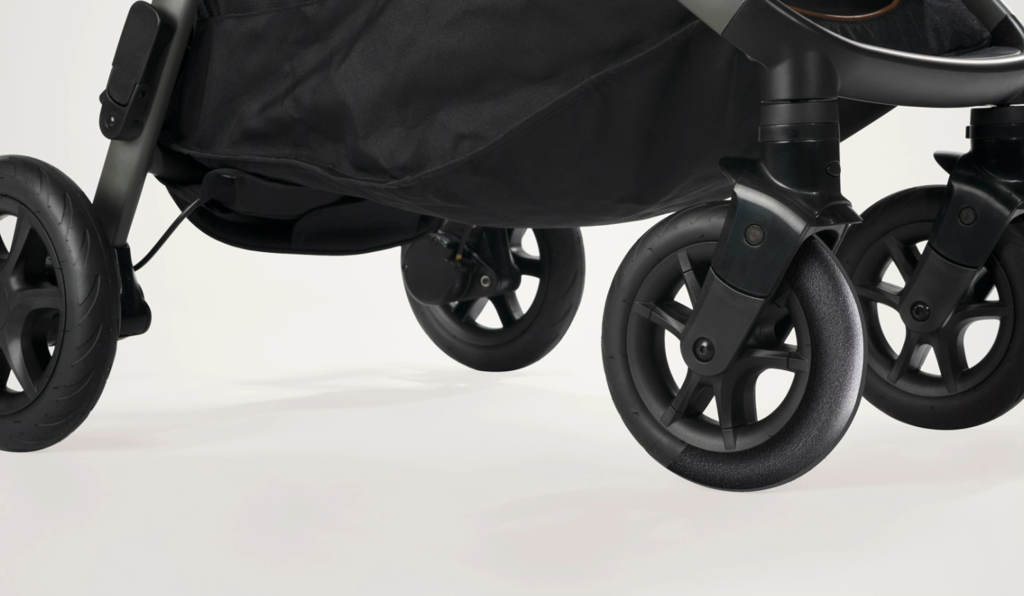 mb6-d-joie-stroller-litetraxpro-puncture-proof-tyre.jpg